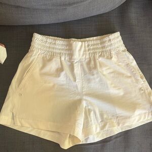 Old Navy Women's Cream Athletic Shorts